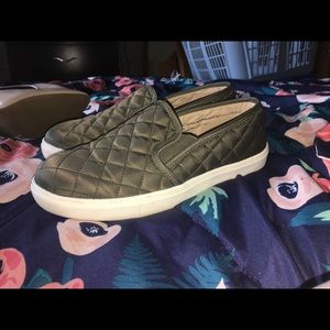 Size 7.5 mossimo green slide on shoes